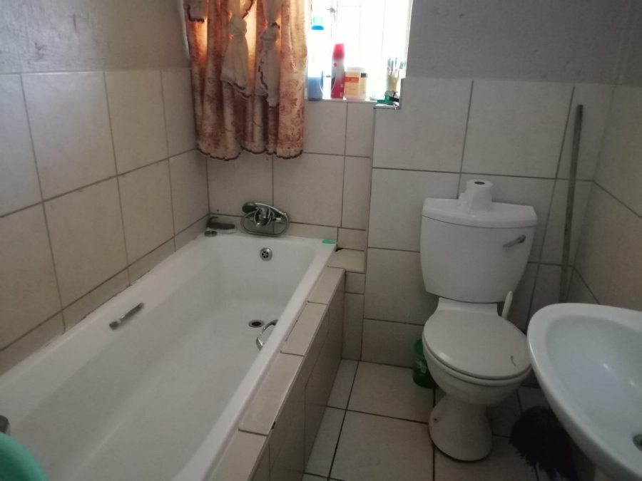 2 Bedroom Property for Sale in Rustenburg Central North West